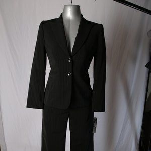 TAHARI black pinstripe pantsuit Suit 2pc Levine 2P